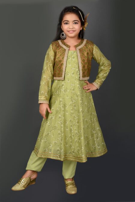 Green Embroidery A Line Chanderi Silk Kurta Pants Dupatta - Image 2