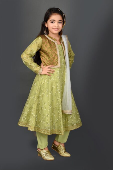 Green Embroidery A Line Chanderi Silk Kurta Pants Dupatta - Image 3