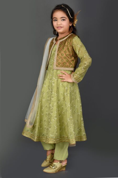 Green Embroidery A Line Chanderi Silk Kurta Pants Dupatta - Image 4